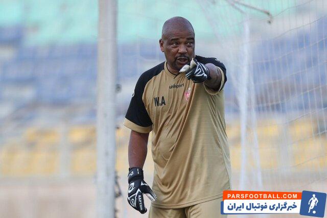 ولسلی ننکا مربی برزیلی دروازه‌بانان سرخ ها : آمده‌ام تا با یک کار تیمی به پرسپولیس کمک کنم