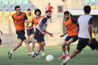 بدنسازی بازیکنان پرسپولیس در سالن وزنه و زمین چمن ؛ وحید امیری تنها غایب سرخپوشان