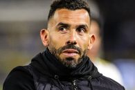 تجلیل مدیران باشگاه بوکا جونیورز از کارلوس توز در ورزشگاه بومبونرا