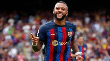 بازگشت ممفیس دیپای به تمرینات بارسلونا پس از رفع مصدومیت