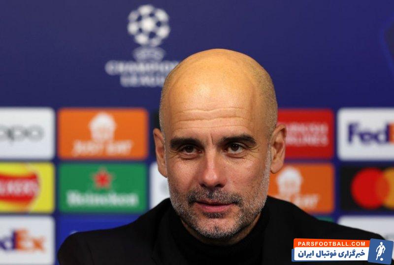 گواردیولا ؛ نشان دادن عدد چهار توسط گواردیولا در عکس دسته جمعی