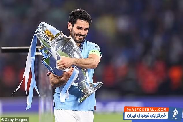 کلی ؛ انتقاد کاربران شبکه اجتماعی از درخواست امضا کلی از گوندوگان در حین مصاحبه