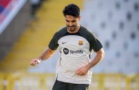 بارسلونا ؛ عکس یادگاری رومئو، ایلکای گوندوگان و اینیگو مارتینز با جام خوان گامپر