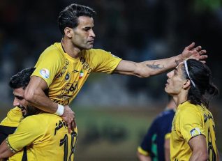 سپاهان ؛ استقبال ویژه محمدرضا ساکت از عیسی آل‌کثیر در بازگشت به اردوی