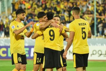 فرشاد احمد زاده : ان‌شاءالله سپاهان و پرسپولیس از گروه خود صعود کنند