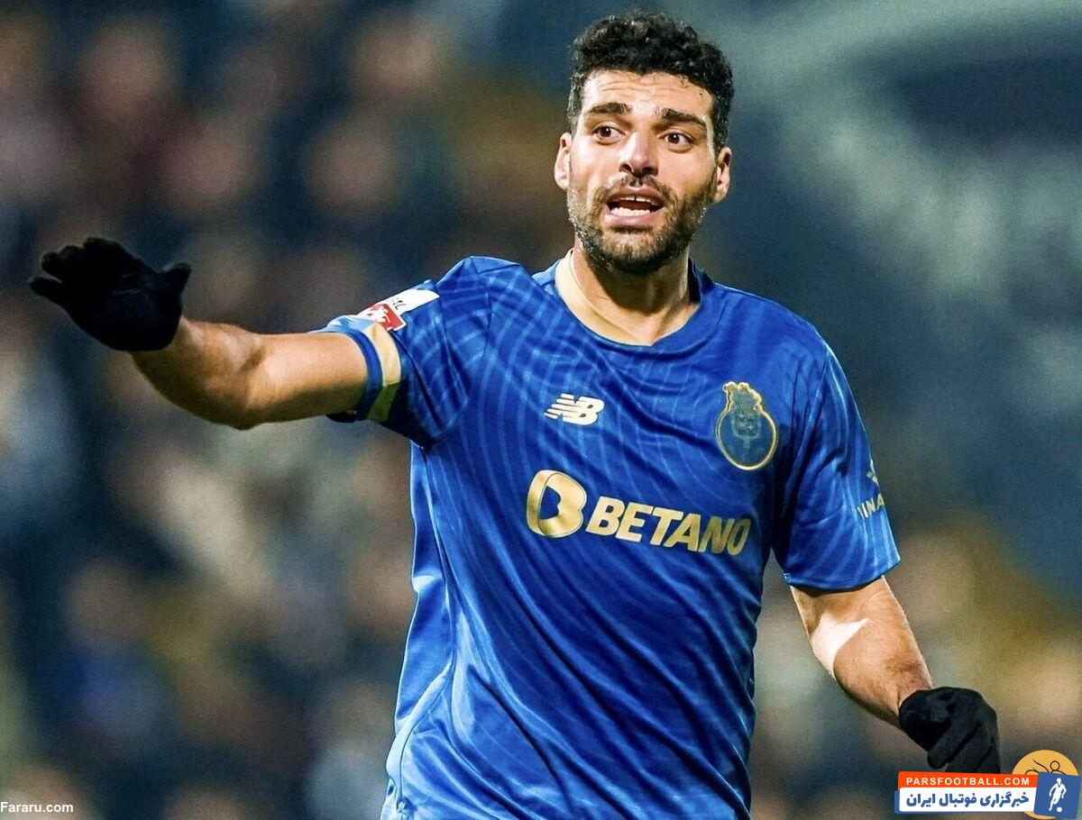 طارمی ؛ جایزه برترین بازیکن زمین در دیدار پورتو برابر فامالیکائو در دستان طارمی