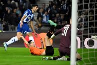 طارمی ؛ 5 تصویر از لحظه گلزنی مهدی طارمی به شاختاردونتسک در لیگ قهرمانان