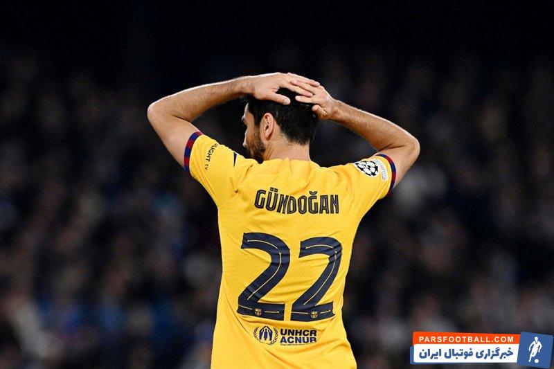 بارسلونا ؛ اخراج هواداران بارسلونا از ورزشگاه ناپولی به خاطر استفاده از مواد محترقه