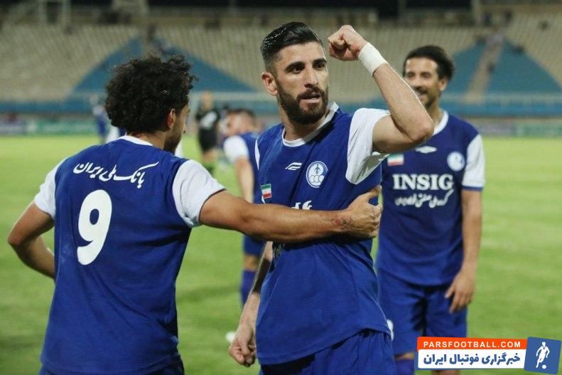 آسو رستم بازیکن استقلال خوزستان : هوادار را میبریم تا بمانیم