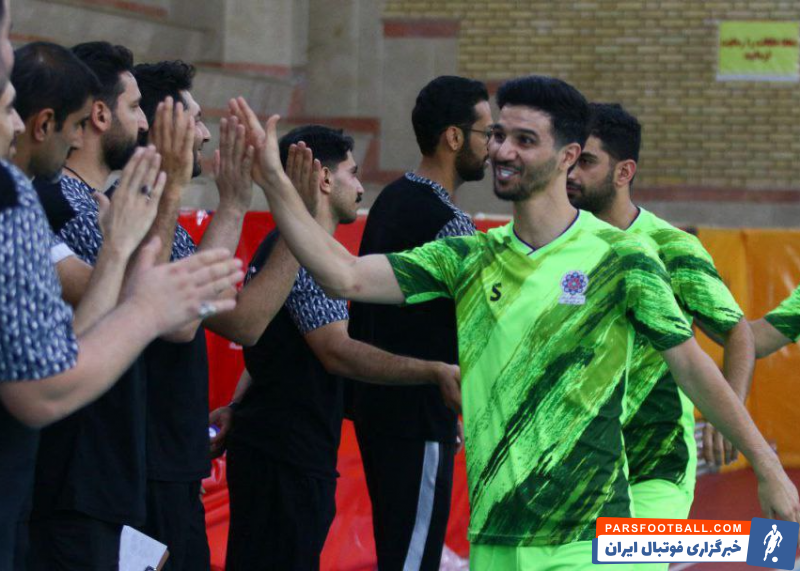 شهرداری ساوه ؛ تشویق های بی امان بانوان طرفدار شهرداری در دیدار برابر سفیرگفتمان