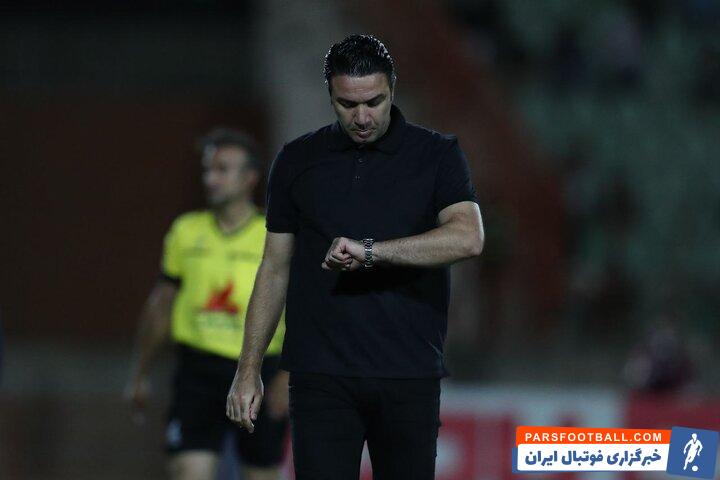 لیگ برتر ؛ هواداران استقلال خواهان اخراج جواد نکونام شدند