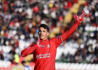 تراکتور ؛ اشک های امیرحسین حسینزاده پس از اخراج در دیدار برابر ذوب اهن