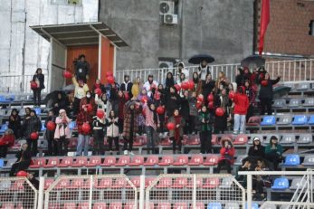 باشگاه نساجی: متاسفانه شاهد ممانعت از حضور بانوان در ورزشگاه هستیم