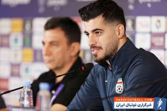 سعید ؛ سعید عزت اللهی با عینک در جشن قهرمانی شباب الاهلی