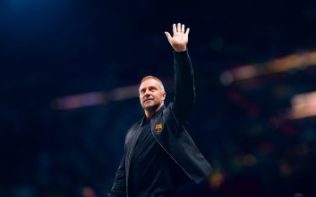 بارسلونا ؛ ژست باند مافیایی ستاره های بارسلونا در مراسم تحویل گرفتن خودروها