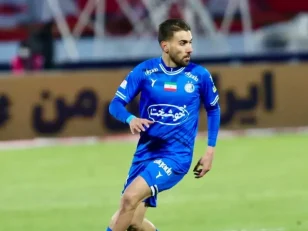 مصدومیت مهران احمدی ستاره استقلال در دیدار برابر تراکتور