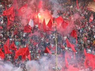 پر شدن جایگاه زنان در ورزشگاه یادگار امام برای دیدار تراکتور برابر ملوان