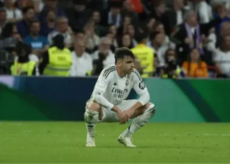 پخش پوسترهایی علیه آسنسیو و رئال مادرید در اطراف ورزشگاه مندیسوروسا