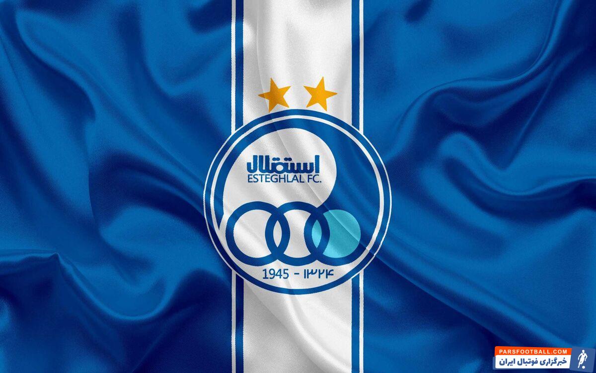 علی کریمی تصویری از خودش با یک قلب آبی منتشر کرد