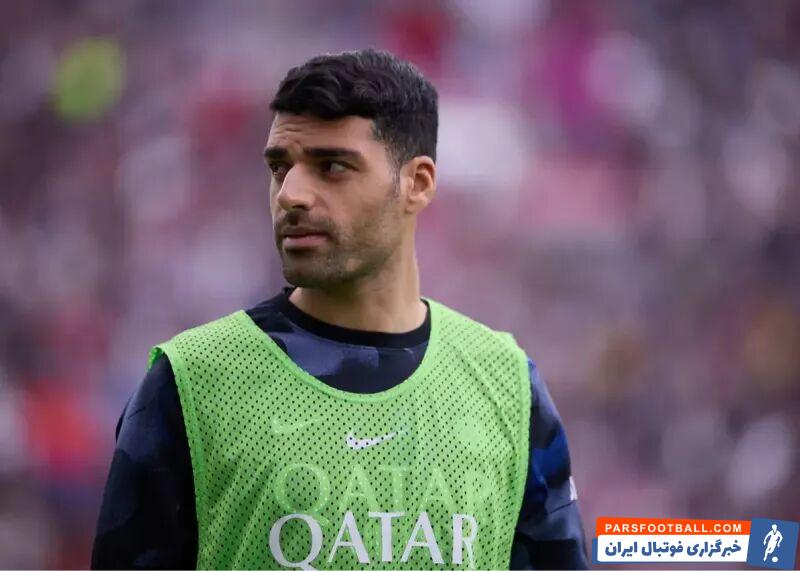 مهدی طارمی با مچبندهای مشکی رنگ در دیدار با بارسلونا