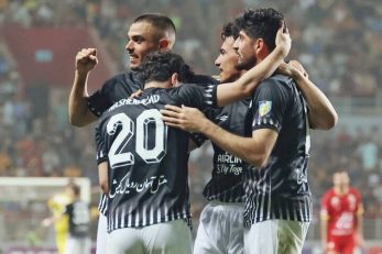 تراکتور از پوستر دیدار مقابل شمس آذر قزوین رونمایی کرد