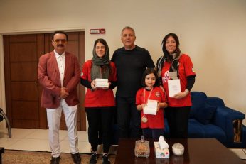 لوگوی باشگاه تراکتور روی کیک تولد آنا دختر اسکوچیچ