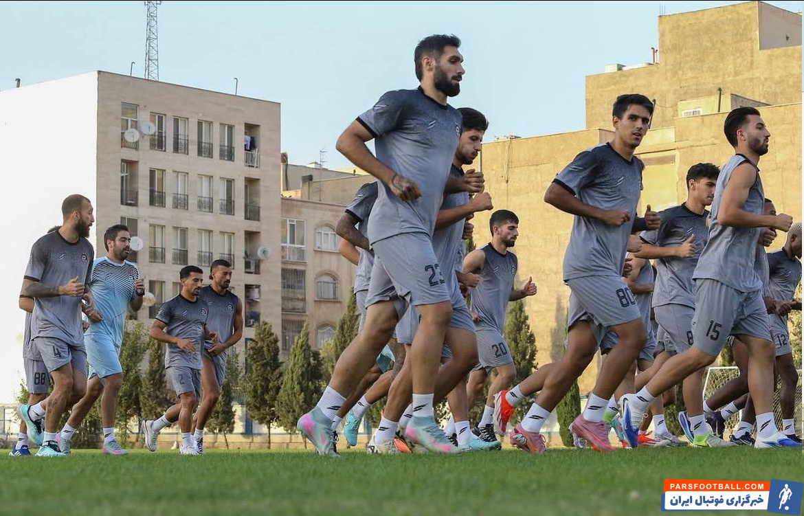 عارف آقاسی مدافع جنجالی استقلال دیروز در تمرین حاضر شد