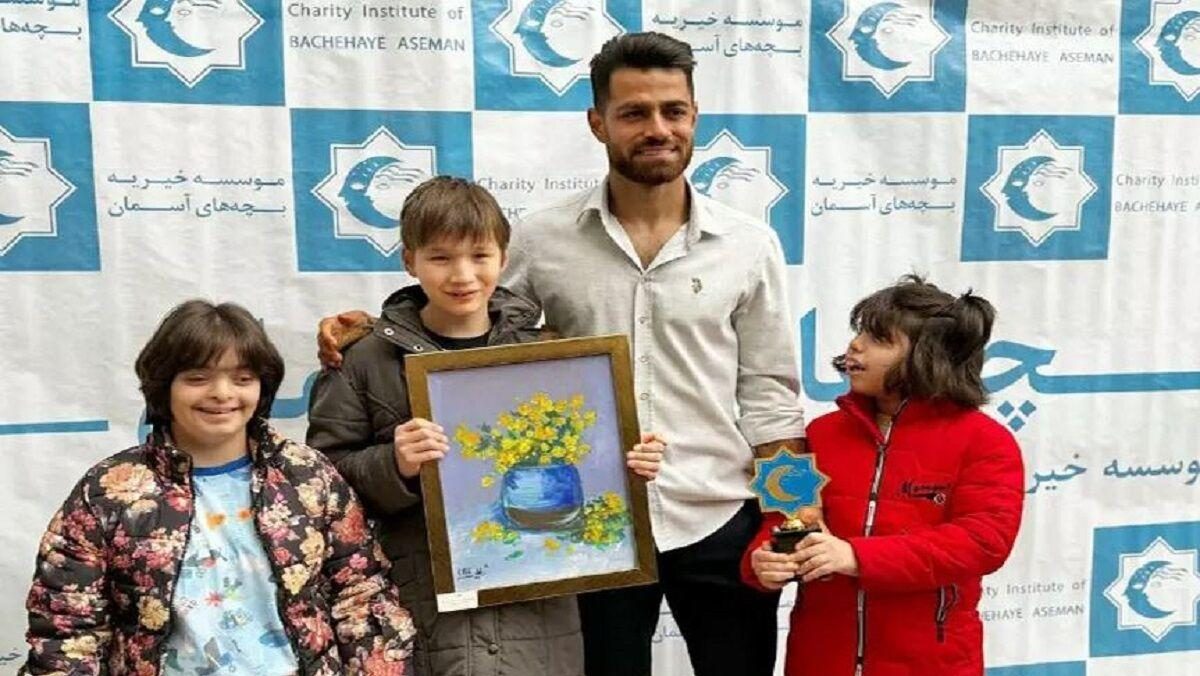 حضور گرم مرتضی پورعلی گنجی مدافع پرسپولیس در آسایشگاه خیریه «بچههای آسمان»