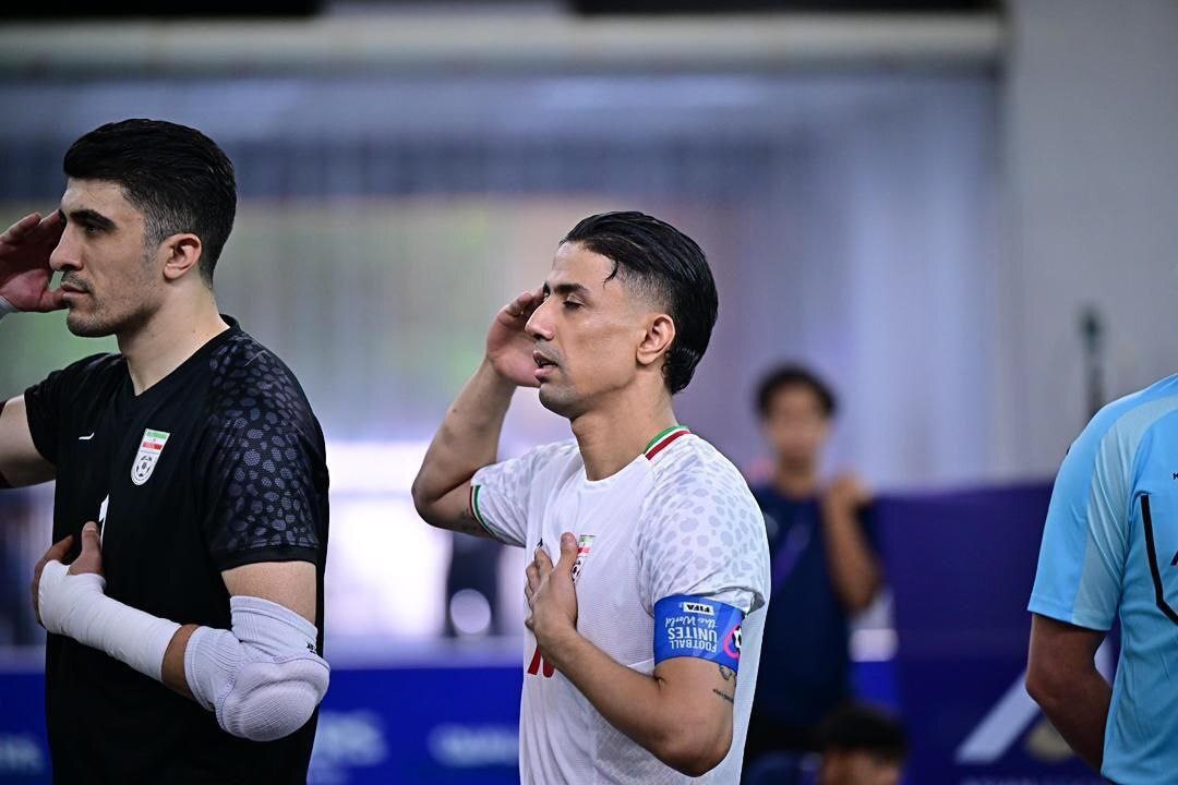 سلام نظامی ملیپوشان فوتسال ایران قبل از دیدار با بنگلادش سلام نظامی ملیپوشان فوتسال ایران قبل از دیدار با بنگلادش