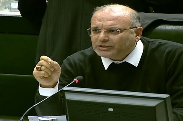 نماینده مجلس: مدیران استقلال و پرسپولیس باید پاسخگو باشند/ یک ایجنت ۳ میلیارد پول گرفته نماینده مجلس: مدیران استقلال و پرسپولیس باید پاسخگو باشند/ یک ایجنت ۳ میلیارد پول گرفته