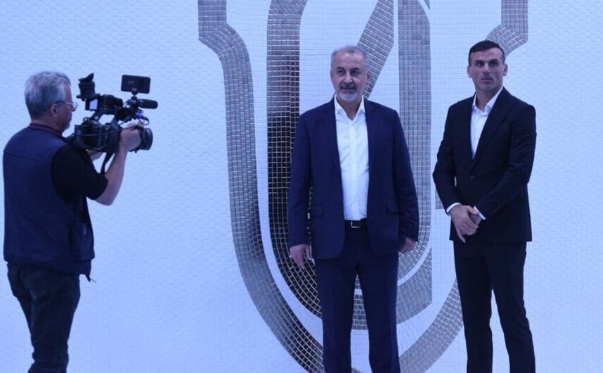 مرد در سایه قدرتمندِ حامی درویش کیست؟/ ستون سیاست وسط بنای پرسپولیس!