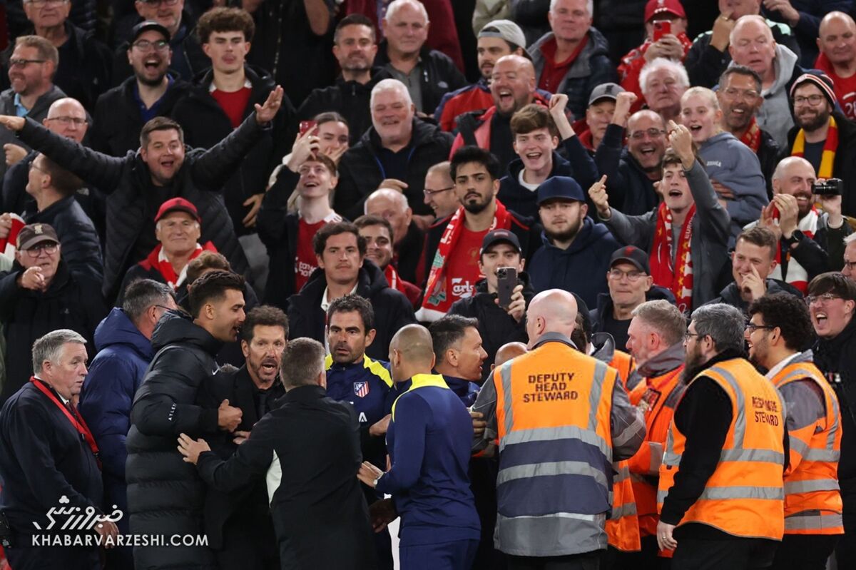 404478 درگیری دیگو سیمئونه با هواداران لیورپول