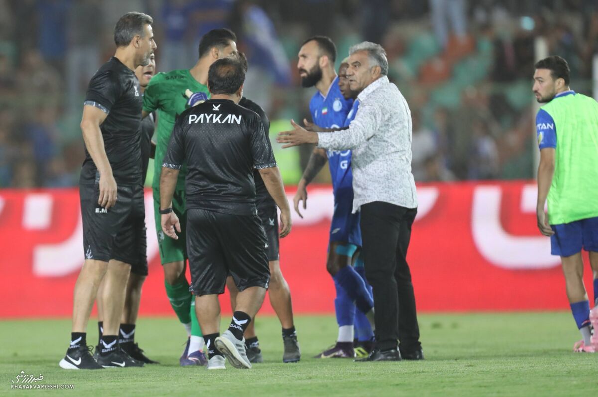 404985 ویدیو| درگیری بازیکنان استقلال با یک پرسپولیسی/ کادر فنی دو تیم وارد معرکه شدند