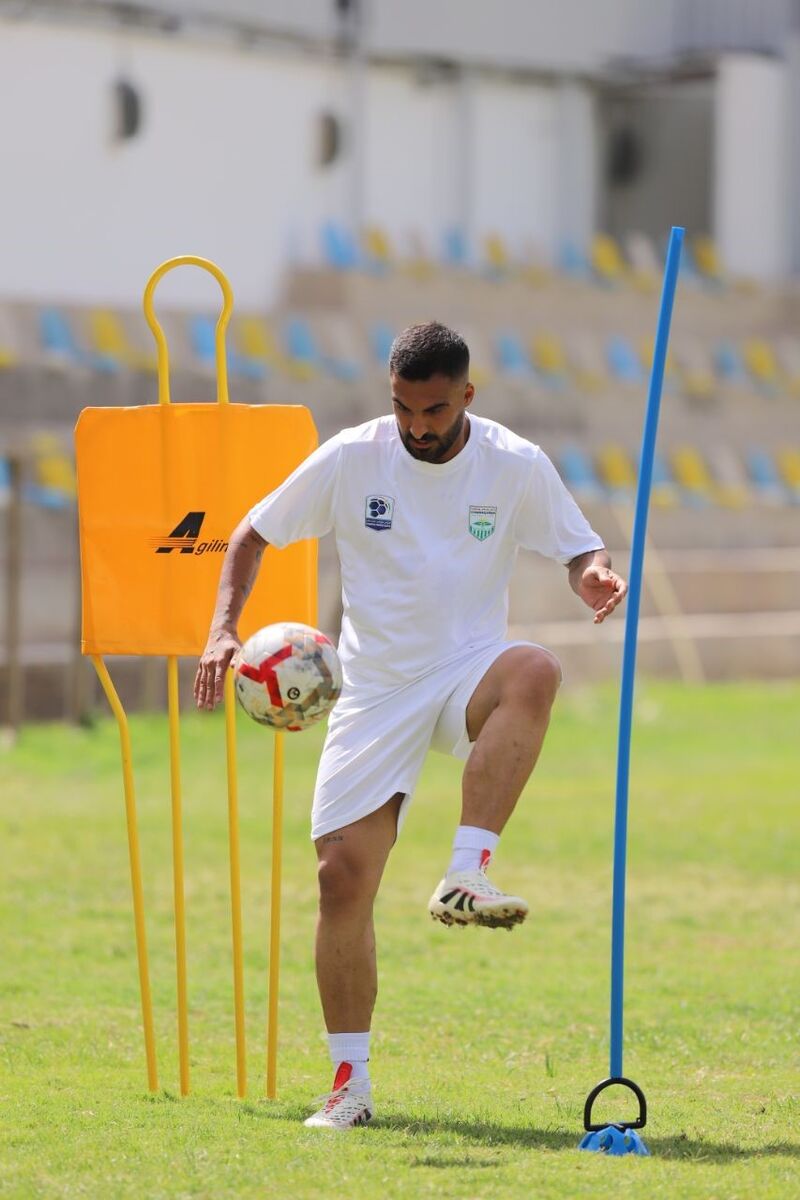 405799 علی مبارکی، هافبک