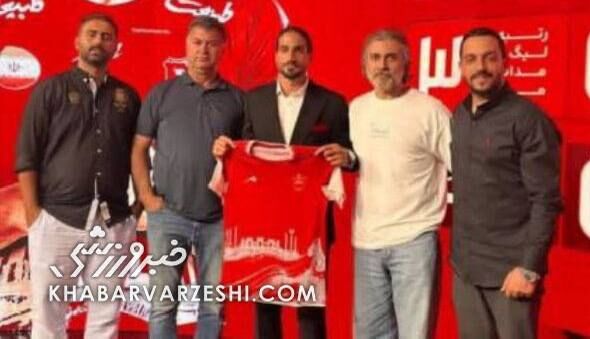 405900 از حمله به دلالها جلوی دوربین تا حضور همزمان ۴ ایجنت در پشت صحنه رونمایی و پرداخت ۲۳۰ هزار دلاری/ دم خروس را باور کنیم یا قسم حضرت عباس را؟