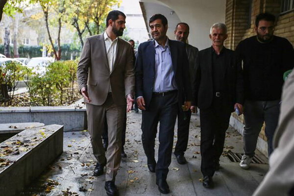 5609822 داوری:با مانولوپولوس ادامه میدهیم/منتظر شگفتی در بسکتبال دختران هستیم