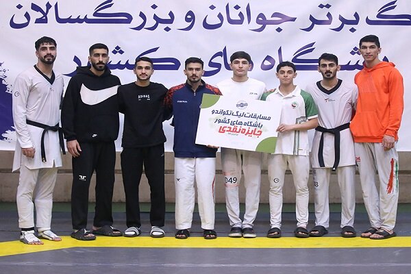 5697969 زاگرس جنوبی صدرنشین لیگ برتر تکواندو؛ آرین سلیمی طلا گرفت