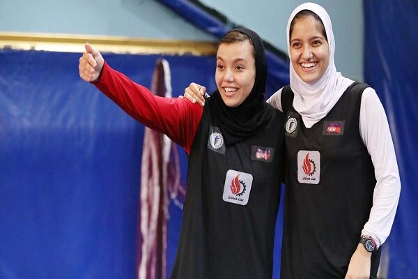 ملی‌پوش بدمینتون: از رقبا عقب هستیم؛ خانواده اسپانسر من است!