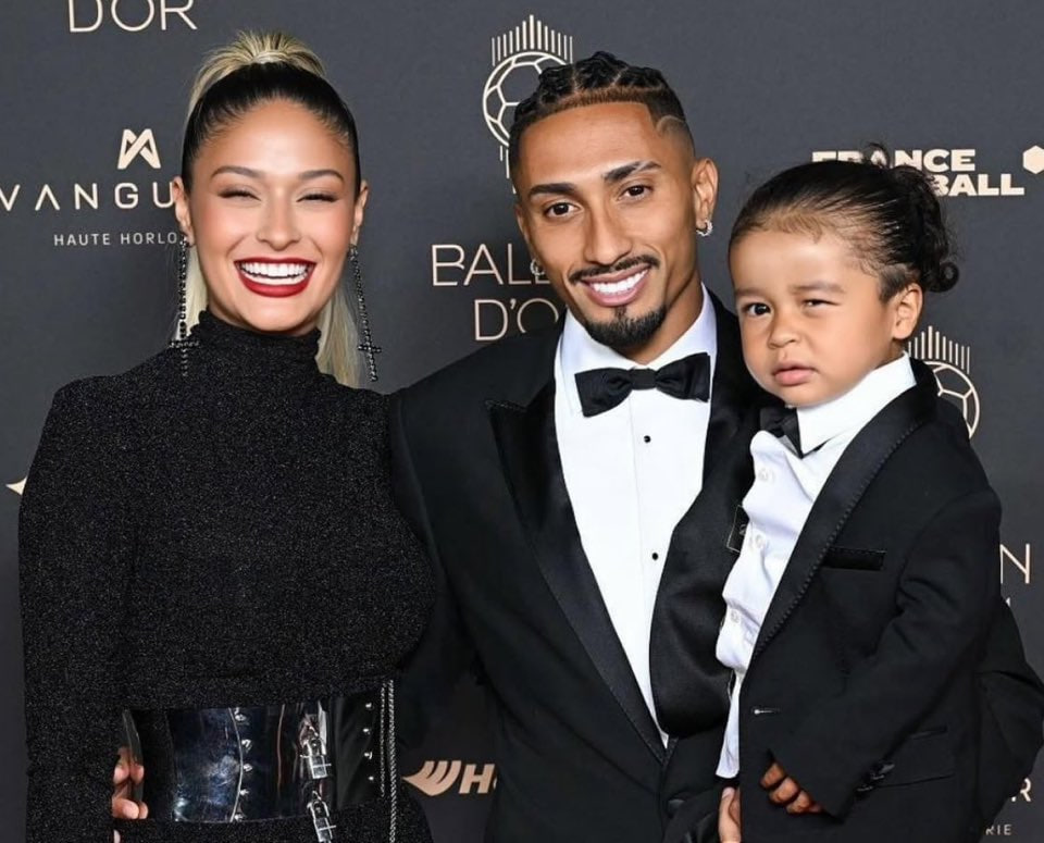 photo_2025-09-23_11-20-16 رافینیا و خانواده اش