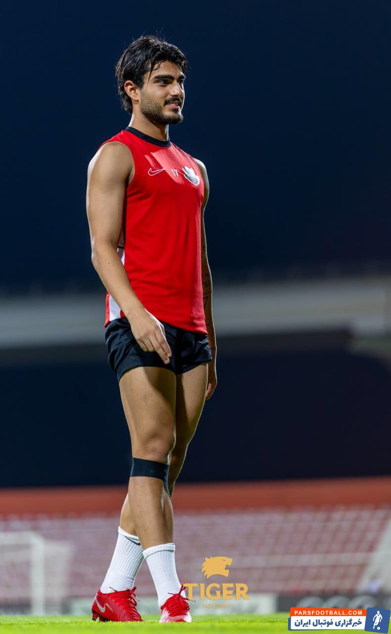  رضا غندی‌پور بازیکن شباب الاهلی آماده جدال با تراکتور در لیگ نخبگان آسیا