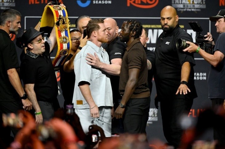 14040522090359122336814210 UFC , MMA ,