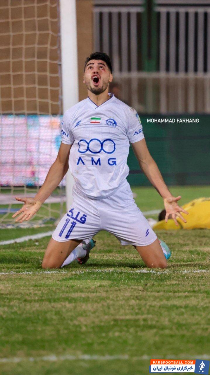 ثبت تصویر جالب از سعید سحرخیزان در جریان مسابقه استقلال با چادرملو