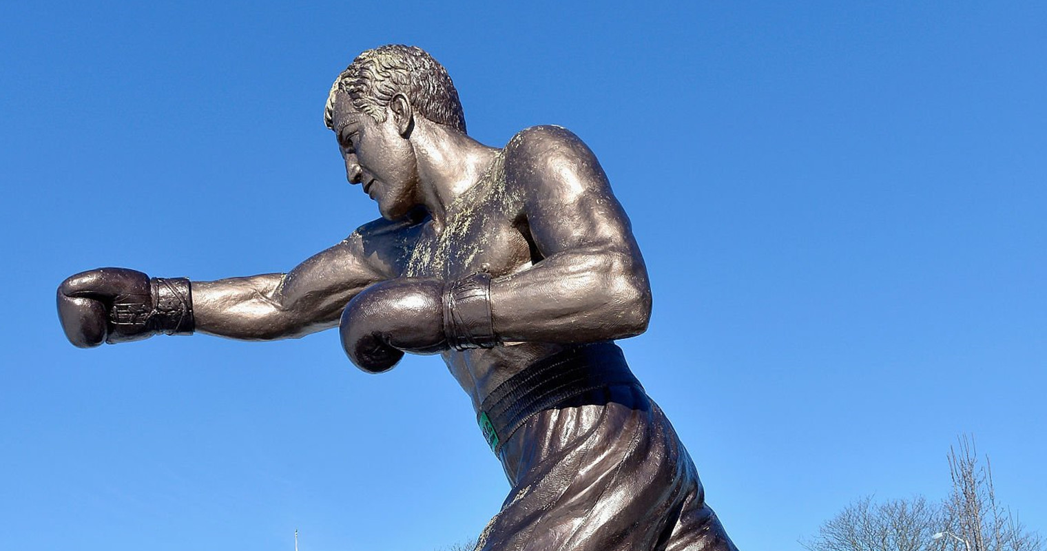 2025-10-18_061918 مجسمه راکی مارسیانو