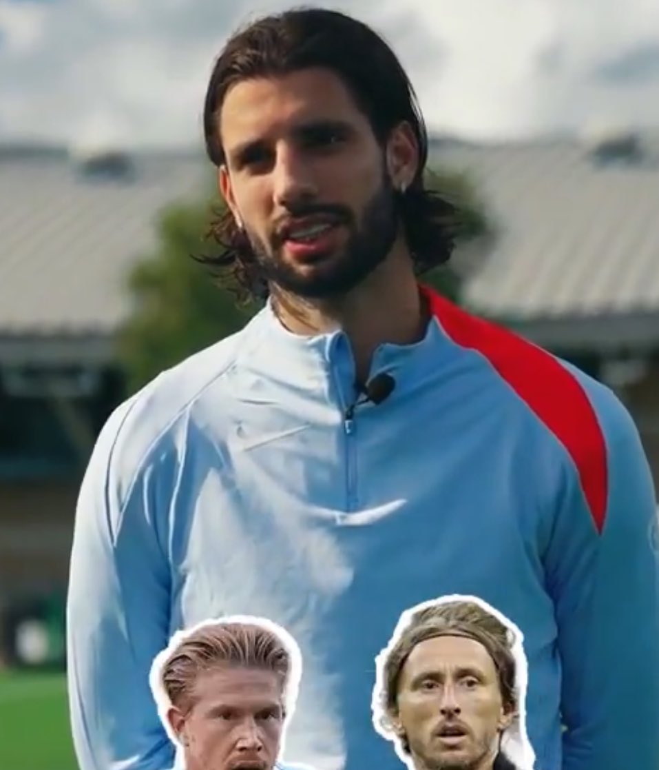 دومینیک سوبوسلای بهترین هافبک را از میان مودریچ، اینیستا و دی بروین انتخاب کرد