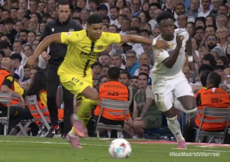 20251005_010022 اخراج عجبب و جنجالی بازیکن ویارئال پس از برخورد با وینیسیوس جونیور