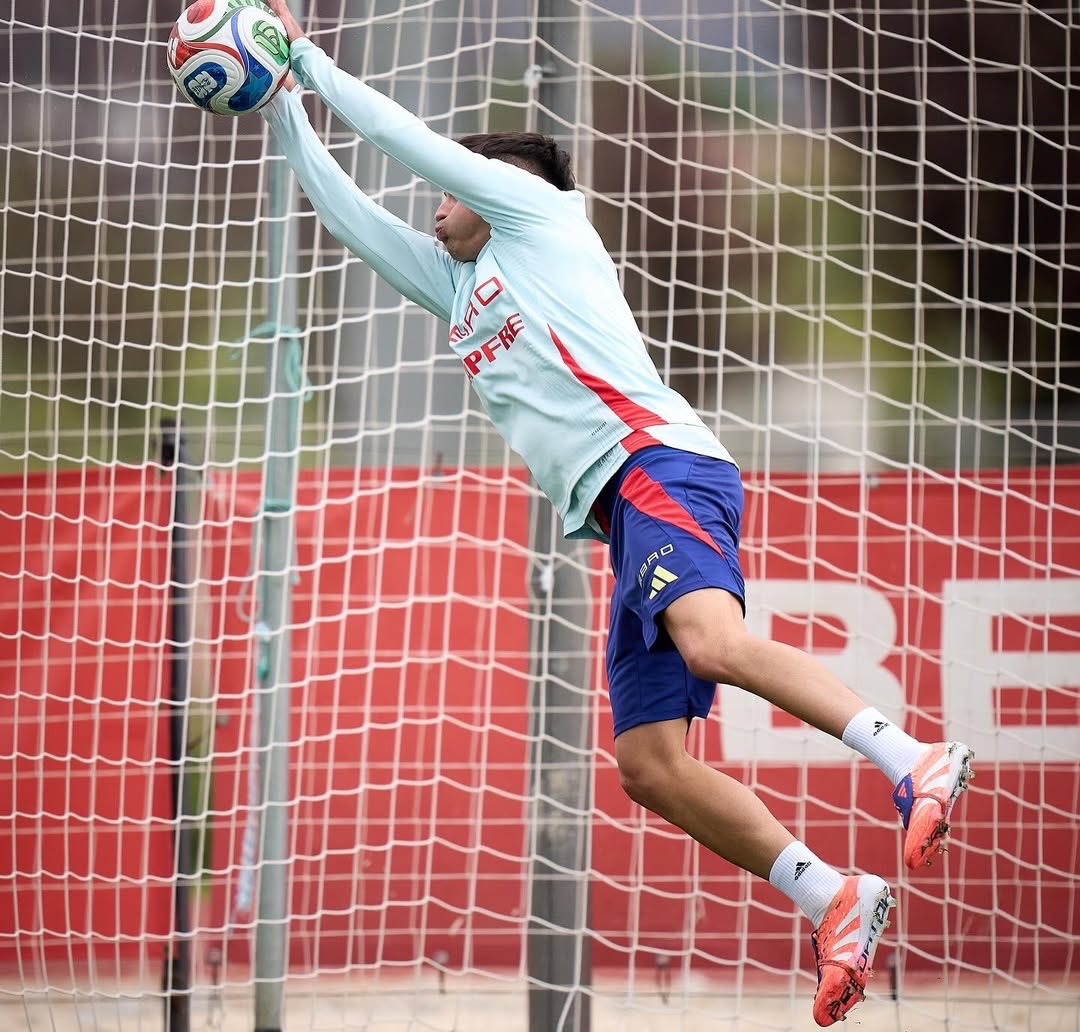 پدری در نقش دروازه‌بان تیم ملی اسپانیا