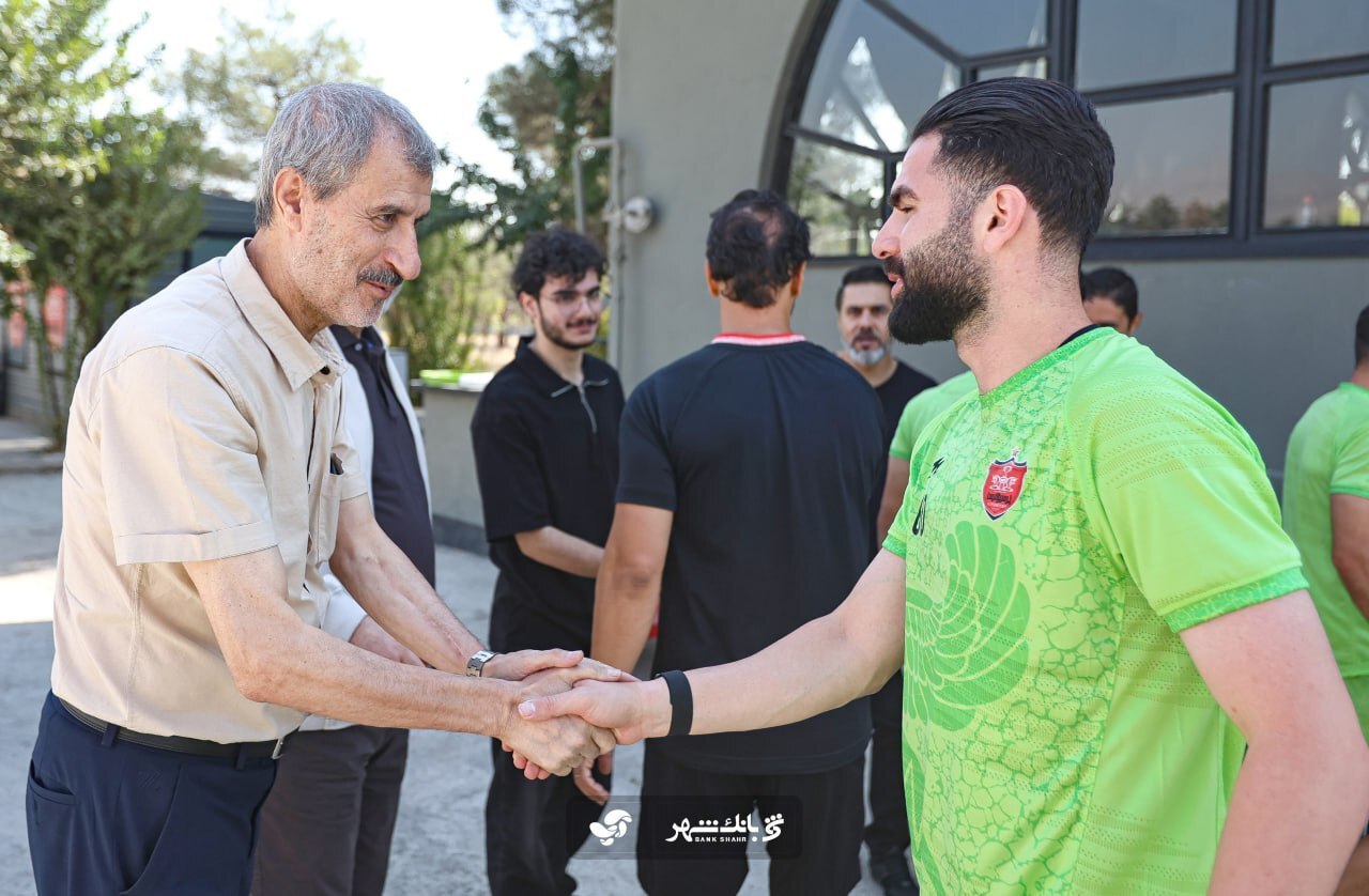 حضور درویش، مایلی‌کهن و کاویانپور در کنار قرمزها