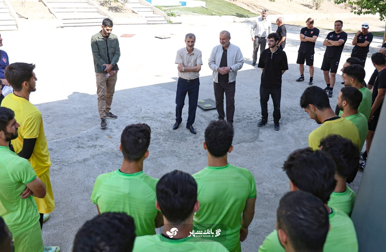 حضور درویش، مایلی‌کهن و کاویانپور در کنار قرمزها