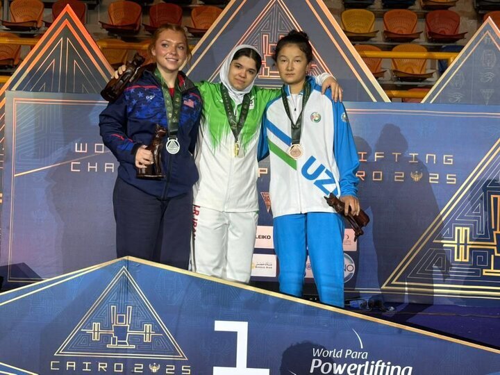 2128868_883-1 دختر پاراوزنهبردار ایران بر سکوی اول جهان ایستاد