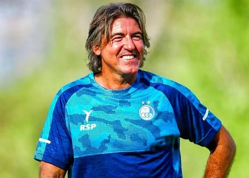 2132450_403-1 عکس سرمربی استقلال روی کاور فیفا 2001!